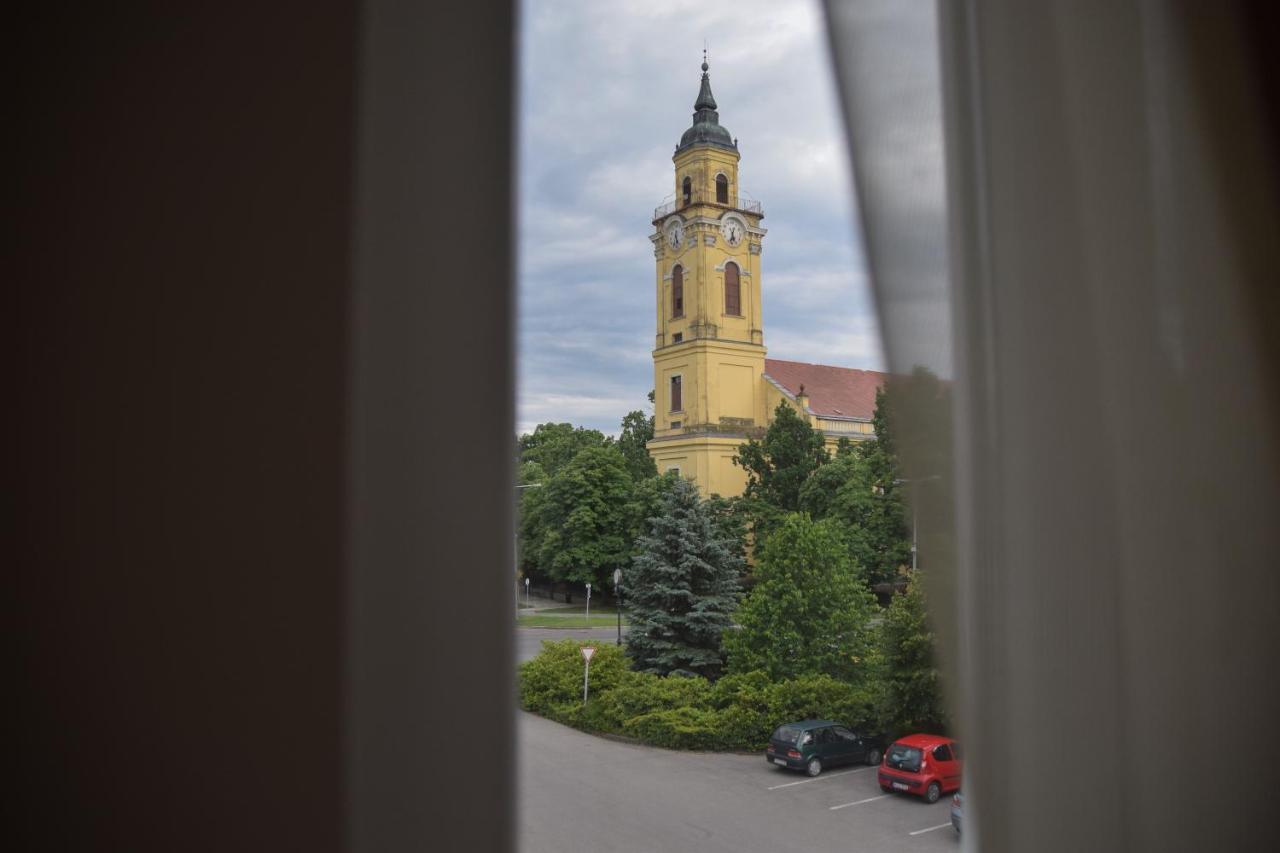 Koeroes Panzio Es Etterem Hotell Gyomaendrőd Exteriör bild